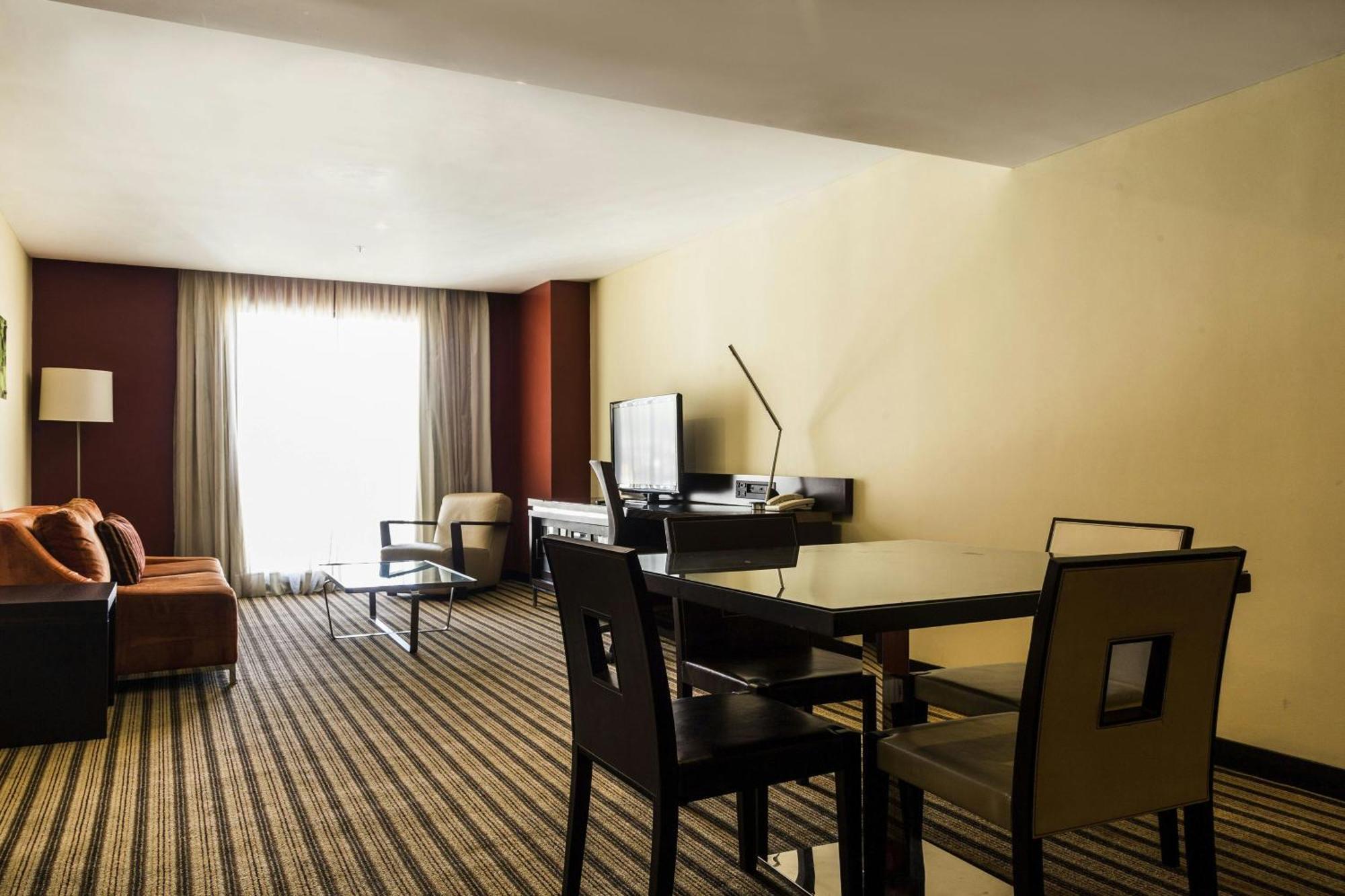 Renaissance Caracas La Castellana Hotel Exterior photo
